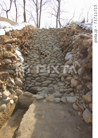 愛宕山古墳の発掘調査（群馬県前橋市） 73711715