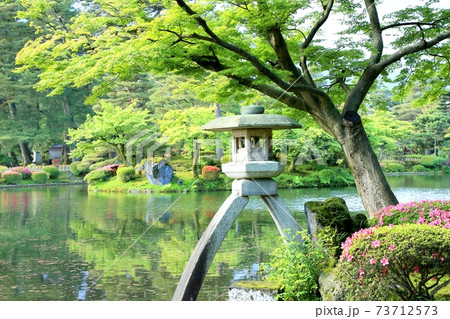 新緑の兼六園 73712573