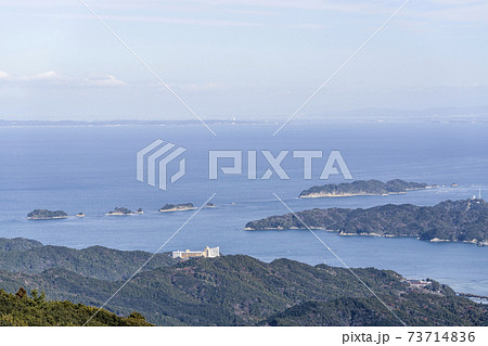 望遠撮影、朝熊山頂展望台から伊勢湾、知多半島を望む 望遠撮影、朝熊山頂展望台から伊勢湾、知多半島を望む 73714836