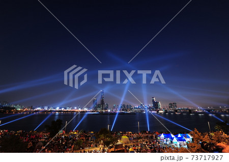 夜景 花火 爆薬 73717927