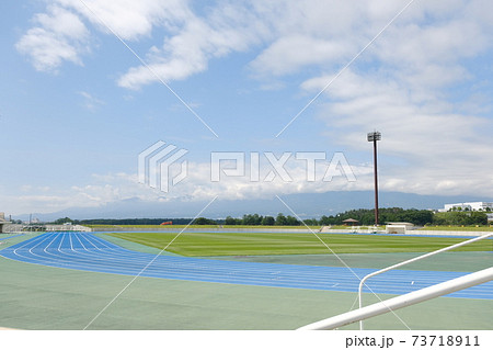 運動場 陸上競技場の画像素材 ピクスタ