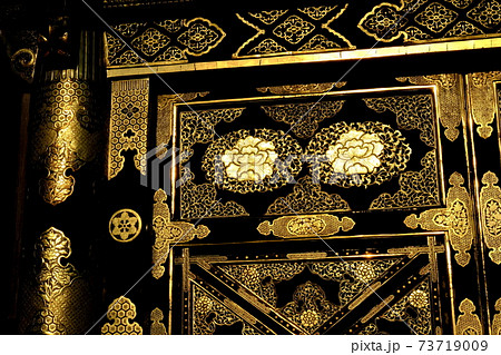 鎌倉・建長寺唐門の金装飾 73719009