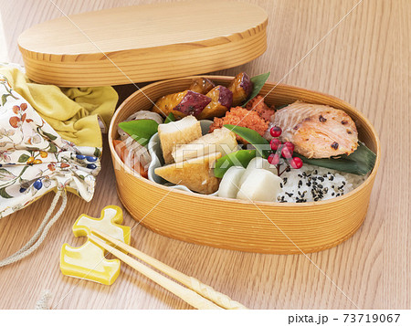 手作りのおいしいお弁当（焼鮭） 73719067