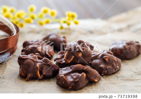 ナッツチョコレート 73719398