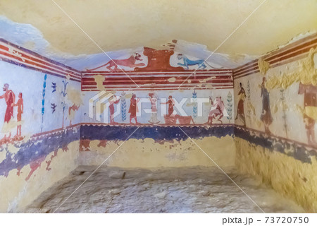 世界遺産　モンテロッツィのネクロポリス（イタリア）　軽業師の墓 73720750