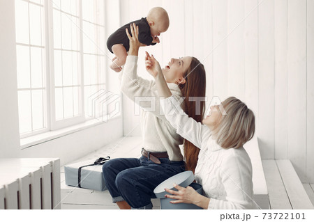 Elegant grandma at home with daughter and granddaughter Elegant grandma at home with daughter and granddaughter 73722101