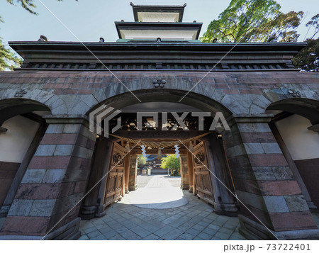 尾山神社 神門 73722401