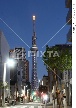 夜明け前の東京スカイツリー 73722434