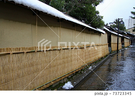 金沢市長町武家屋敷跡の薦掛け 73723345