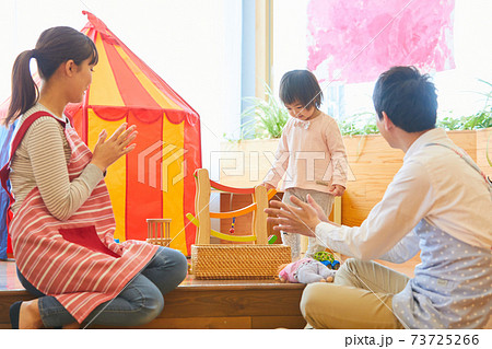 保育園 幼稚園 託児所イメージ 遊び場 保育園 幼稚園 託児所イメージ 遊び場 73725266