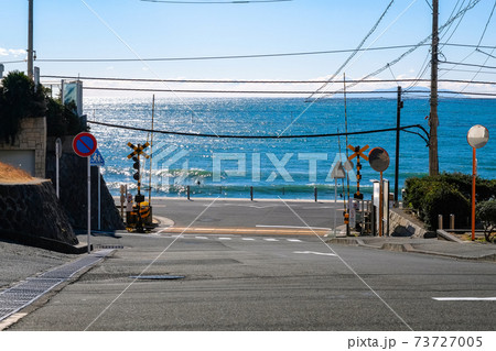 神奈川県鎌倉市 鎌倉高校前 踏切 73727005