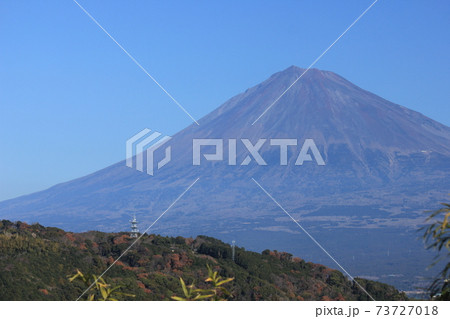 年末なのに雪が無い富士山 73727018