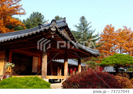 The exterior of a traditional Korean house. 73727045