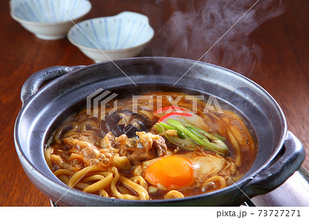 名古屋名物の味噌煮込みうどん 73727271