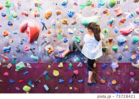 ボルダリング　子供　スポーツ 73728421