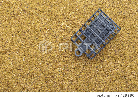 Metal case fish fishing feeder. 73729290