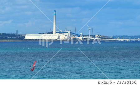 海中道路からの具志川火力発電所2 73730150