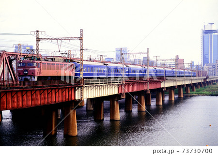 1997年　東海道本線を行くEF81105ブルートレイン日本海2号 73730700