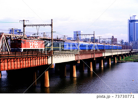 1997年 東海道本線を行くEF651019ブルートレイン銀河 1997年 東海道本線を行くEF651019ブルートレイン銀河 73730771