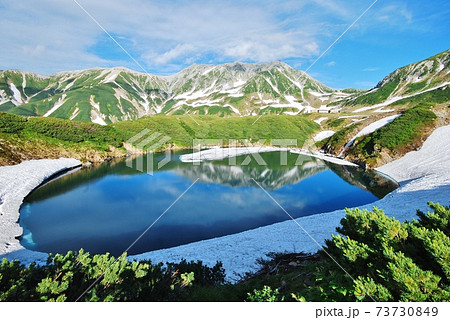 初夏 残雪の立山アルペン・みくりが池 初夏 残雪の立山アルペン・みくりが池 73730849