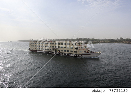 ナイル川の風景・ナイル川のクルーズ船(The Nile River in Egypt) 73731186