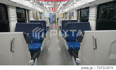 ハイブリッドモニタが客室内に設けられている仙石東北ラインのHB-E210系 73731974
