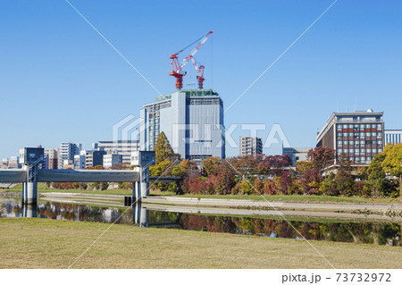 岡山警察本部の建設途中を 河岸から19年秋に撮影した記録写真の写真素材