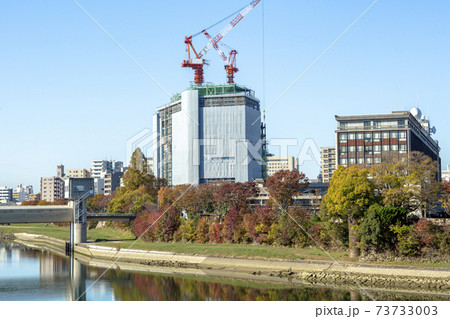 岡山警察本部の建設途中を、河岸から2019年秋に撮影した記録写真 73733003