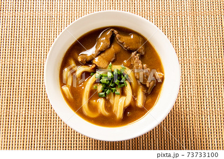 カレーうどん(牛肉入り)。 73733100