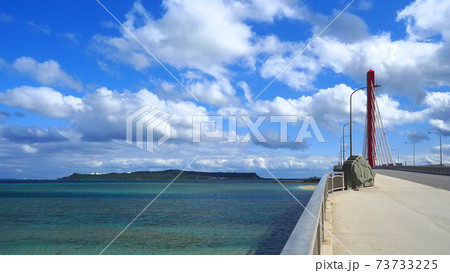 平安座海中大橋と平安座島1 73733225