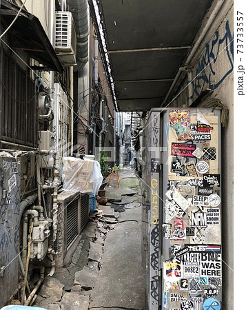 歌舞伎町の路地裏の風景 東京都新宿区歌舞伎町 の写真素材