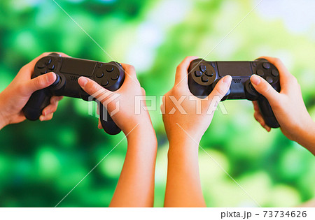 ゲーム 対戦 兄弟 姉妹 家族 eスポーツ ゲーム 対戦 兄弟 姉妹 家族 eスポーツ 73734626