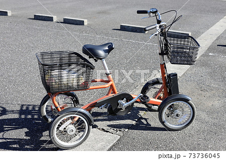 リハビリテーション 4輪自転車散歩 リハビリテーション 4輪自転車散歩 73736045