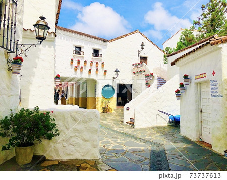 絵本のような街並み 73737613