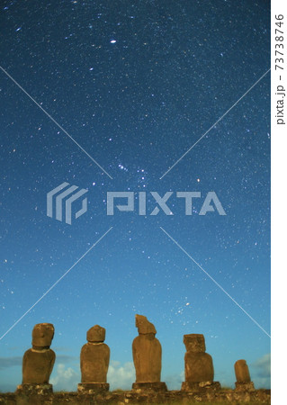 モアイ　星空 73738746