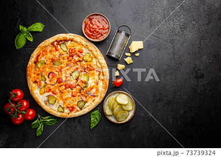 Tasty cheeseburger pizza 73739324