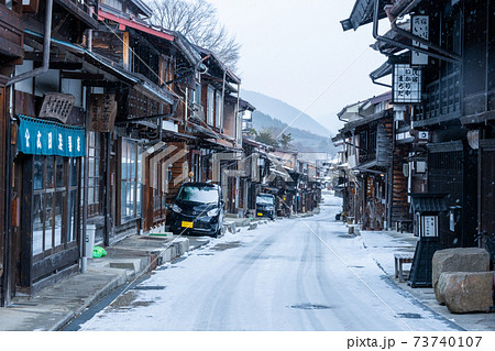 長野県 奈良井宿の雪景色 長野県 奈良井宿の雪景色 73740107
