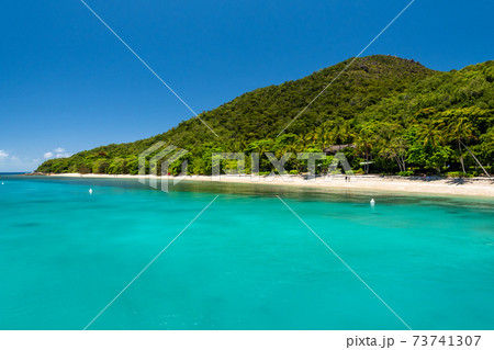 Fitzroy tropical Island beach in a sunny day 73741307