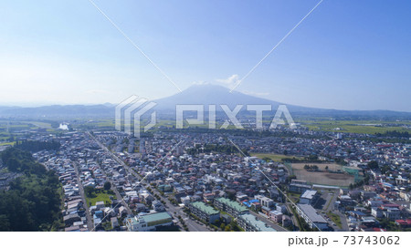 《青森県》弘前市の街並み　空撮 73743062
