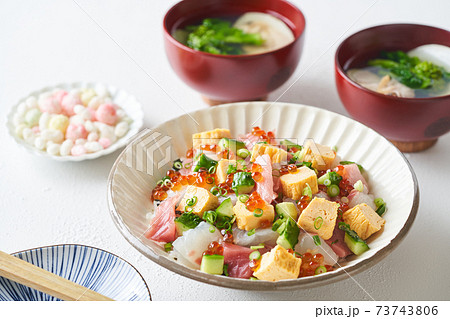 ちらし寿司と蛤のお吸い物 73743806