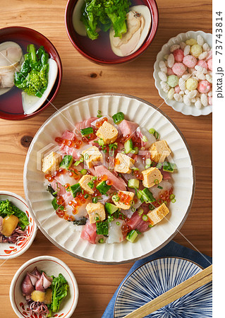 ちらし寿司と蛤のお吸い物 73743814