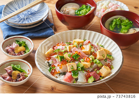 ちらし寿司と蛤のお吸い物 ちらし寿司と蛤のお吸い物 73743816