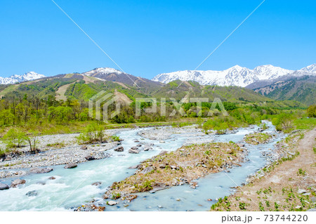 白馬村の風景(春):残雪の北アルプスを望む 白馬村の風景(春):残雪の北アルプスを望む 73744220