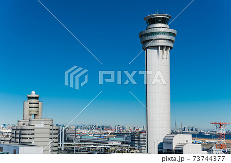 羽田空港 管制塔と東京航空地方気象台 の写真素材 羽田空港 管制塔と東京航空地方気象台 の写真素材
