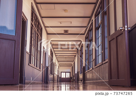 旧亀城小学校本館 2階廊下 旧亀城小学校本館 2階廊下 73747265
