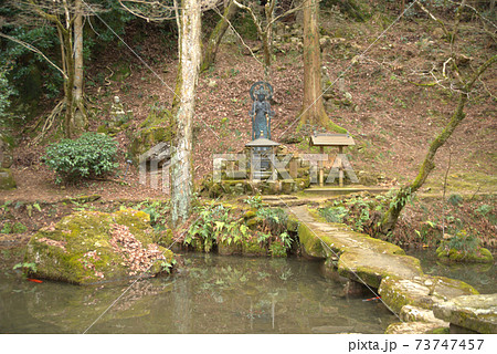 【中国三十三観音霊場】第十二番　佛通寺境内の庭園と観音像　広島県三原市 73747457
