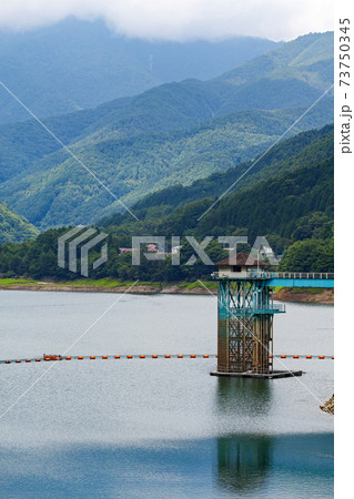 山梨県/ 夏の広瀬ダム・広瀬湖 山梨県/ 夏の広瀬ダム・広瀬湖 73750345