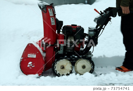 除雪機を運転する　 73754741