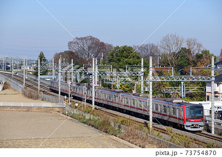 郊外を走る東武鉄道70000型電車 郊外を走る東武鉄道70000型電車 73754870