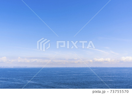 青空と海の背景素材 東京湾 青空と海の背景素材 東京湾 73755570